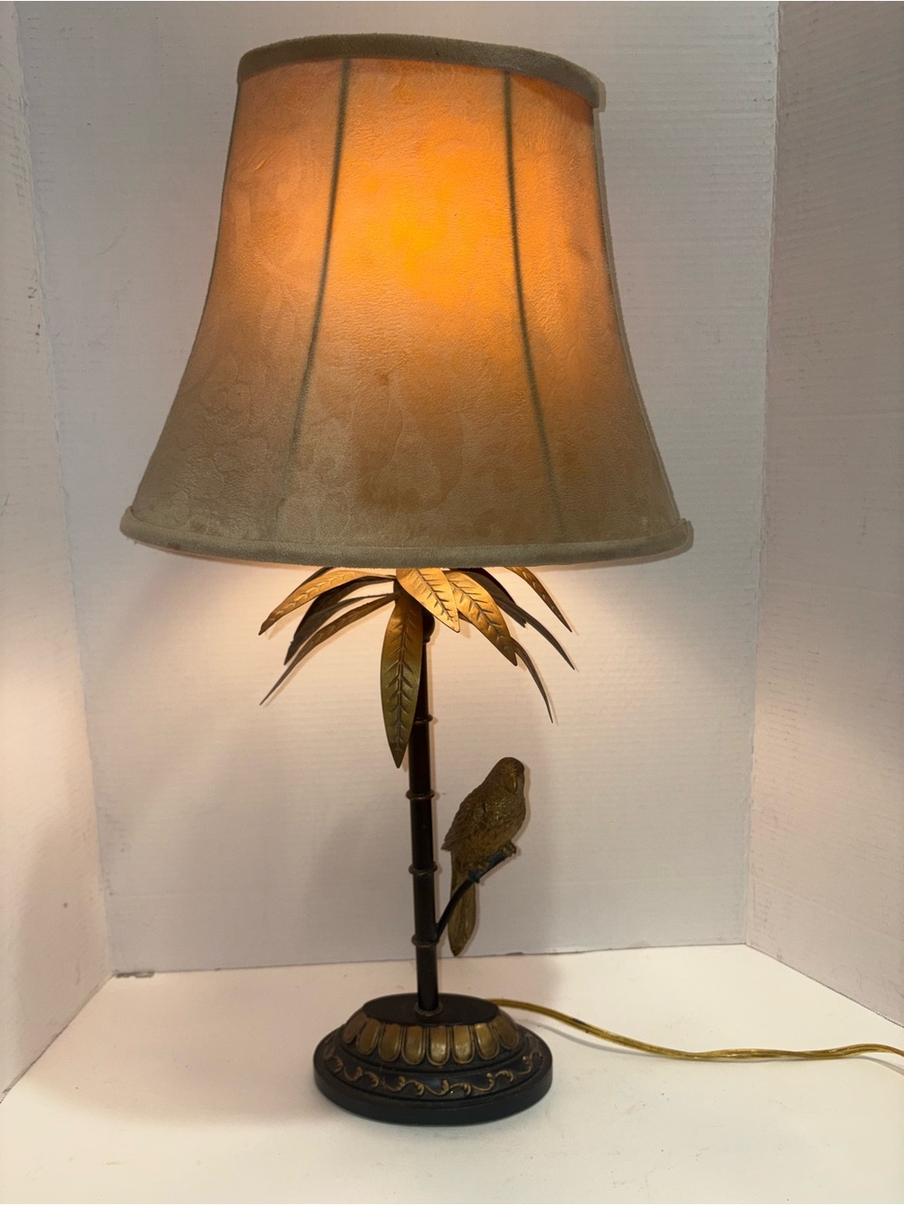 VTG Tropical Palm Bird Table Lamp in Gold and Beige